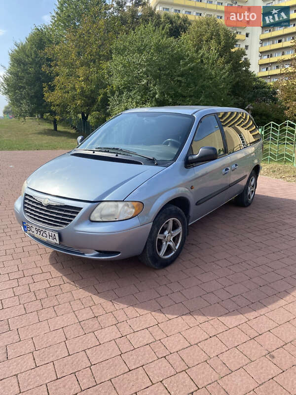 Минивэн Chrysler Voyager 2003 в 