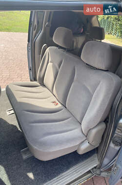 Минивэн Chrysler Voyager 2003 в 