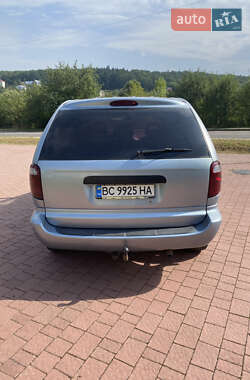 Минивэн Chrysler Voyager 2003 в 