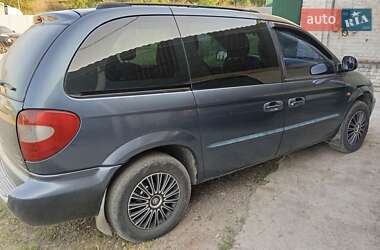 Минивэн Chrysler Voyager 2001 в 