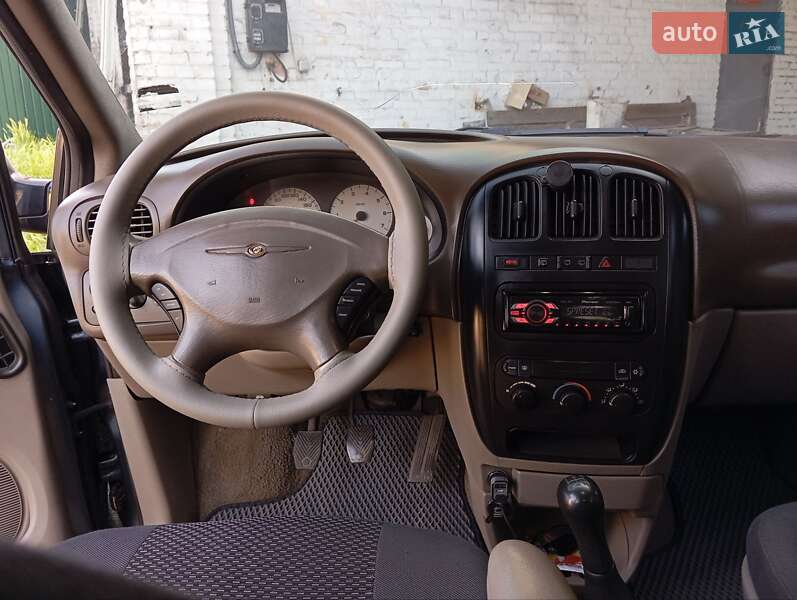 Минивэн Chrysler Voyager 2001 в Каменском