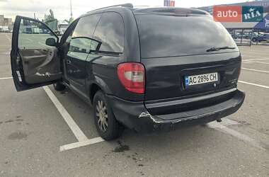Минивэн Chrysler Voyager 2001 в 