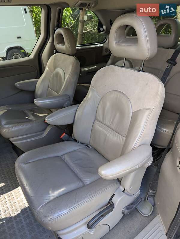 Універсал Chrysler Voyager 2001 в Львові