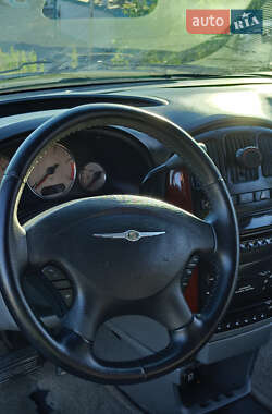 Минивэн Chrysler Voyager 2006 в 