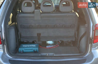 Минивэн Chrysler Voyager 2006 в 