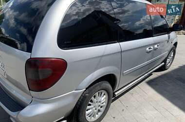 Минивэн Chrysler Voyager 2005 в 