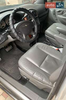Минивэн Chrysler Voyager 2005 в 