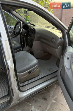 Минивэн Chrysler Voyager 2002 в 