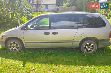 Минивэн Chrysler Voyager 2000 в 