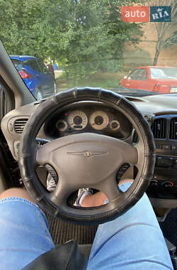 Минивэн Chrysler Voyager 2002 в 