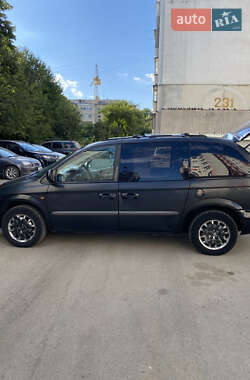 Минивэн Chrysler Voyager 2002 в 