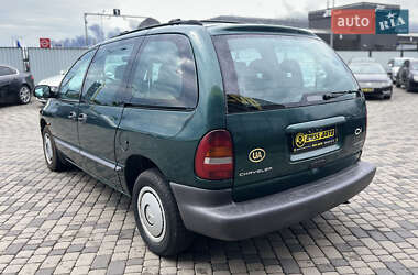 Минивэн Chrysler Voyager 1999 в 
