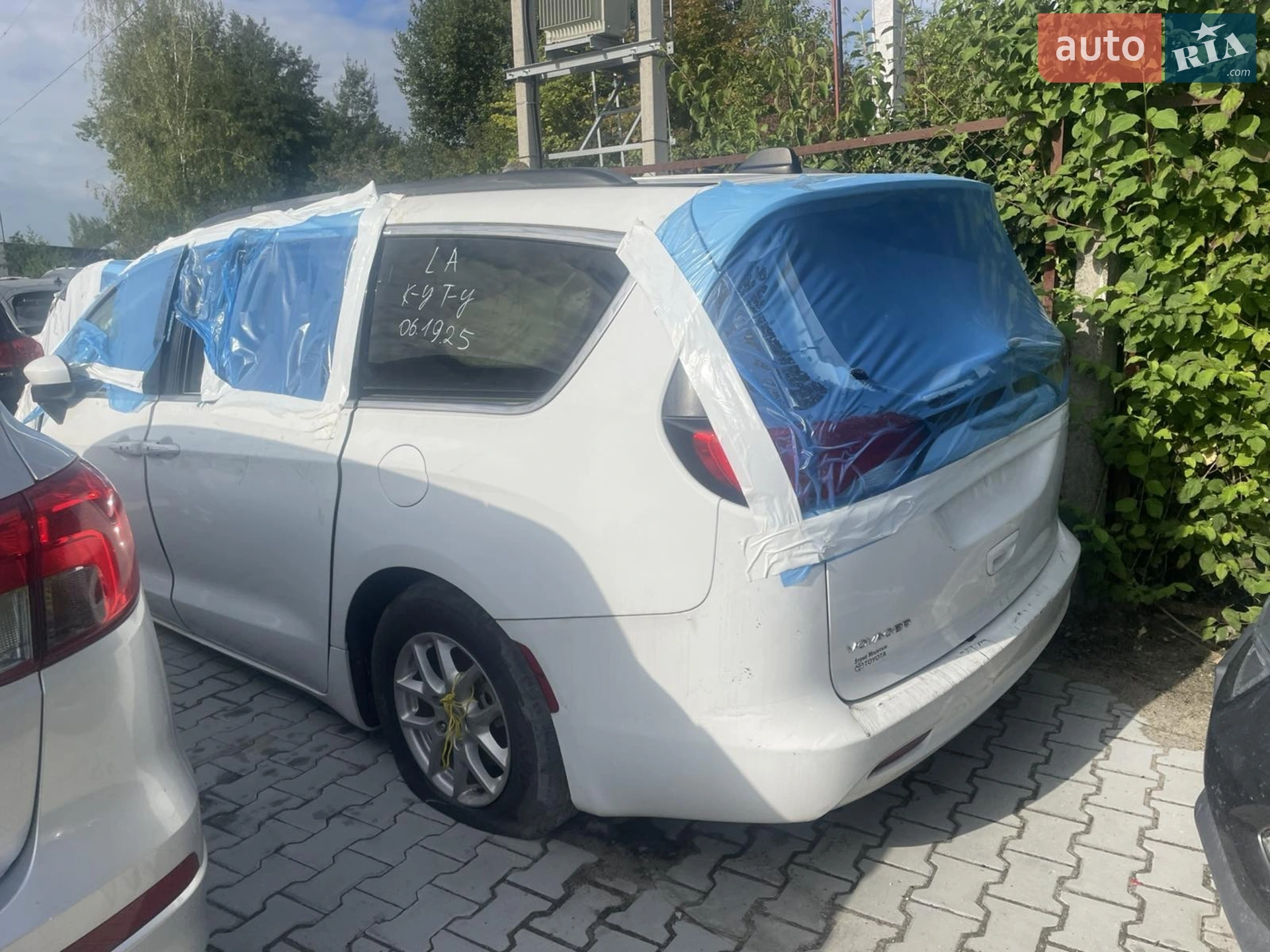2021 Chrysler Voyager - мініатюра 3