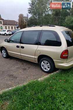 Минивэн Chrysler Voyager 2000 в 