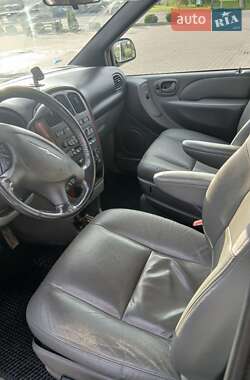 Минивэн Chrysler Voyager 2005 в 