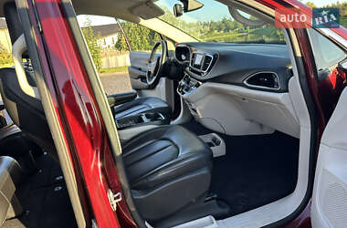 Минивэн Chrysler Voyager 2020 в 