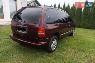 Минивэн Chrysler Voyager 1998 в 