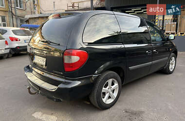 Минивэн Chrysler Voyager 2006 в 