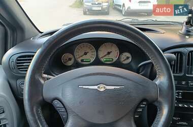 Минивэн Chrysler Voyager 2005 в 