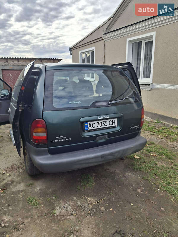 Минивэн Chrysler Voyager 2001 в Горохове