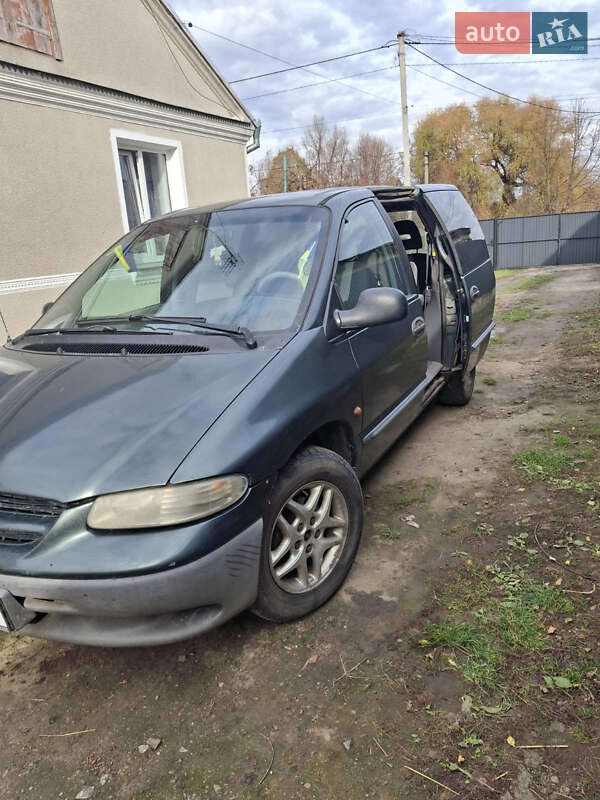 Минивэн Chrysler Voyager 2001 в Горохове