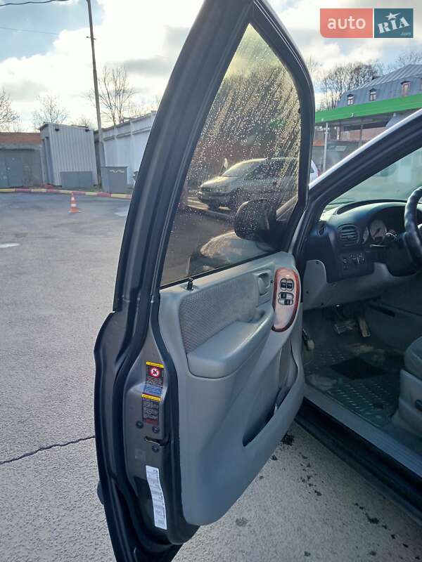 Універсал Chrysler Voyager 2004 в Вінниці