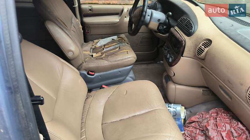 Седан Chrysler Voyager 1999 в Ужгороді