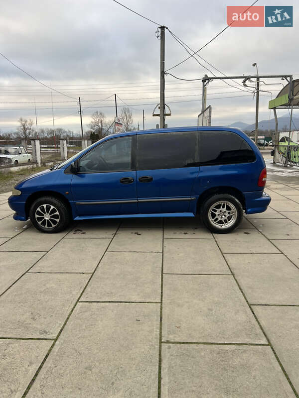 Минивэн Chrysler Voyager 1997 в Хусте