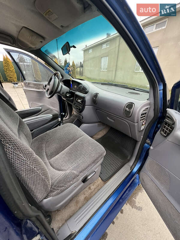 Минивэн Chrysler Voyager 1997 в Хусте