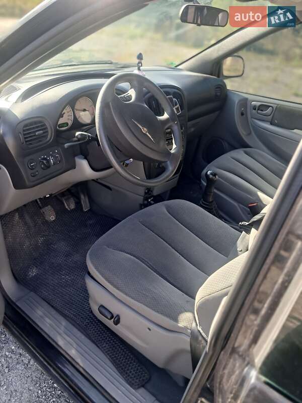Минивэн Chrysler Voyager 2005 в Монастыриске