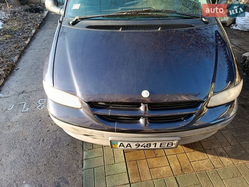 Минивэн Chrysler Voyager 1999 в Ирпене