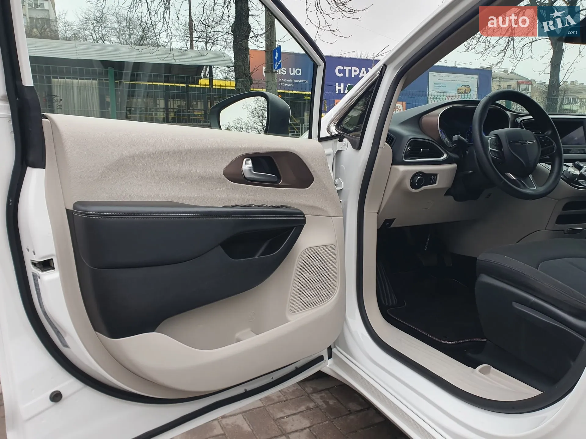 2020 Chrysler Voyager - мініатюра 29