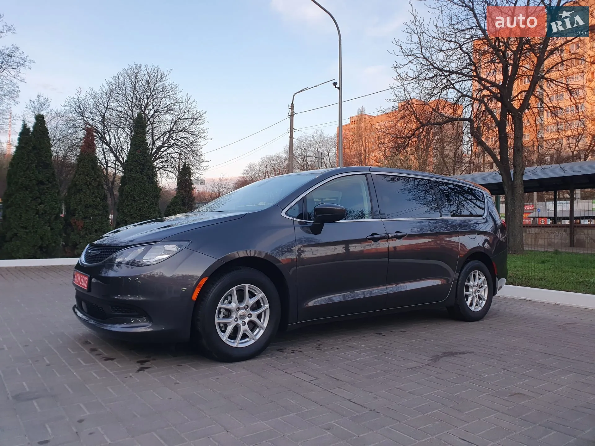 2022 Chrysler Voyager - мініатюра 2