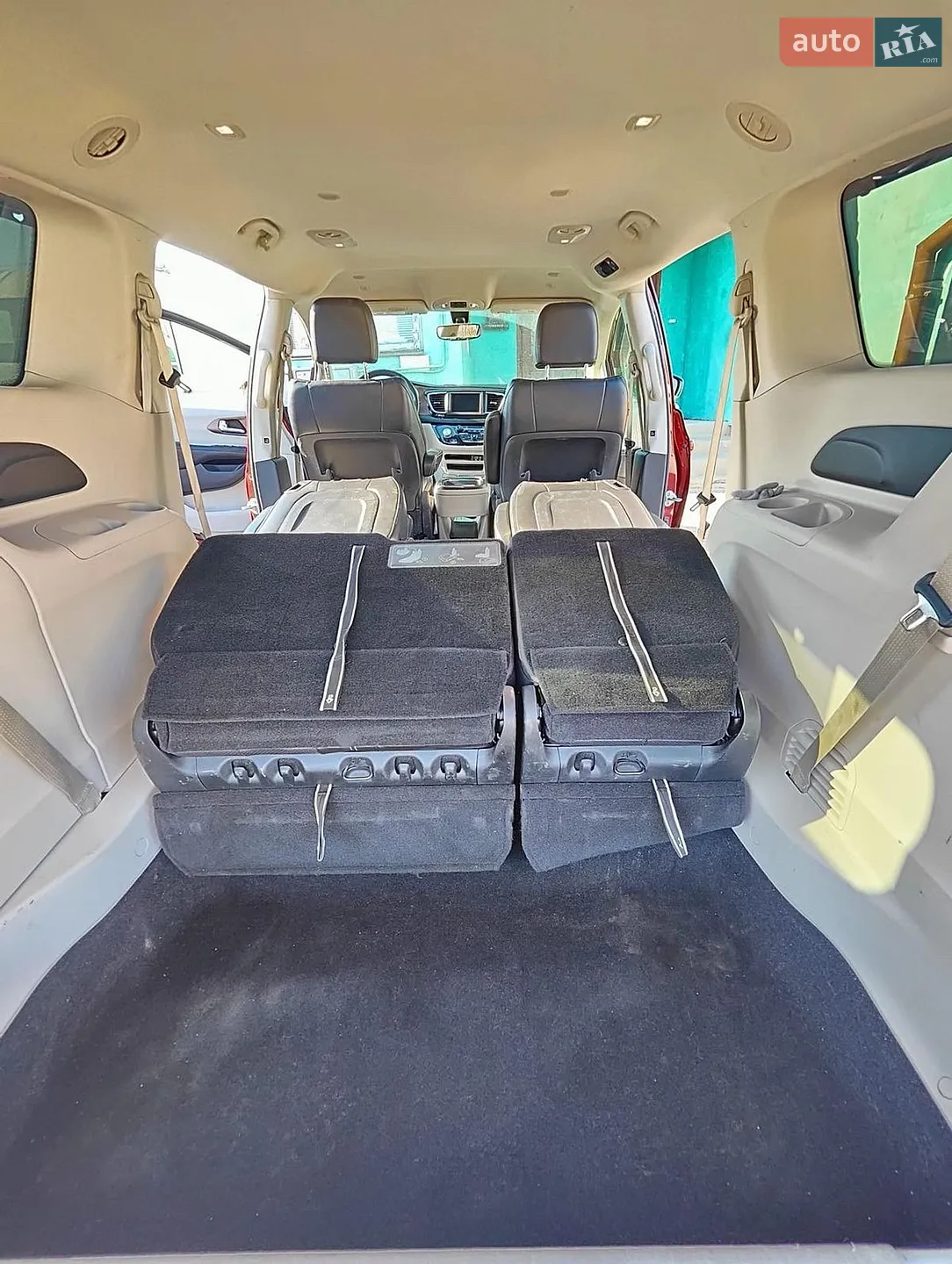 2020 Chrysler Voyager - мініатюра 6