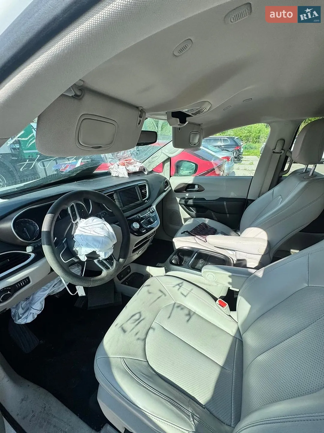 2020 Chrysler Voyager - мініатюра 12
