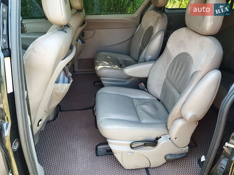 Минивэн Chrysler Voyager 2002 в Умани