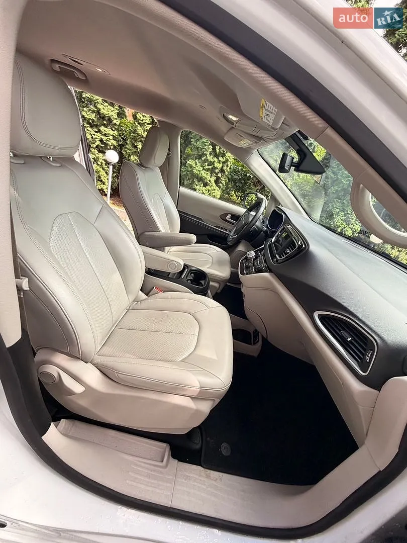 2020 Chrysler Voyager - мініатюра 26