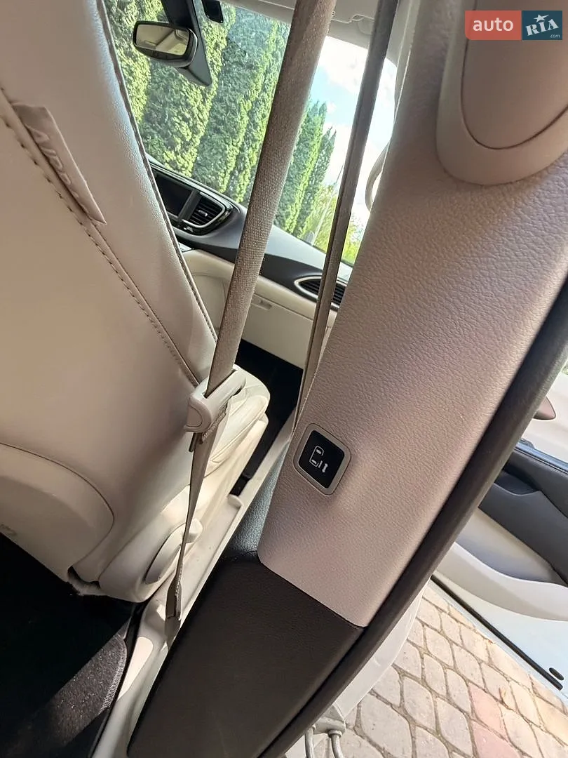 2020 Chrysler Voyager - мініатюра 30