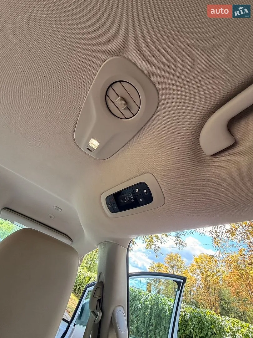 2020 Chrysler Voyager - мініатюра 32
