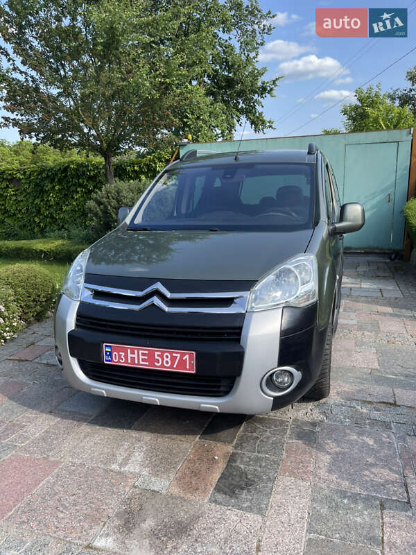 Минивэн Citroen Berlingo 2011 в 