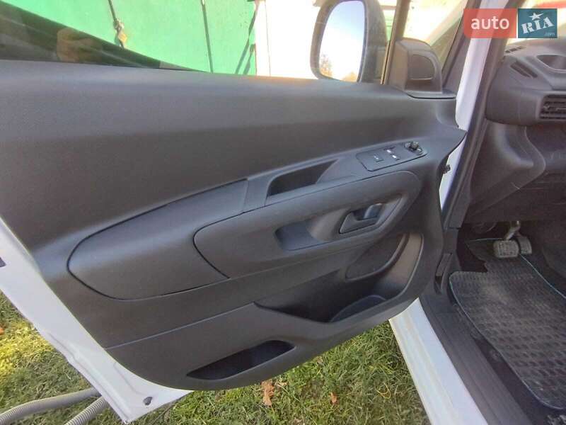 Вантажний фургон Citroen Berlingo 2022 в Долині