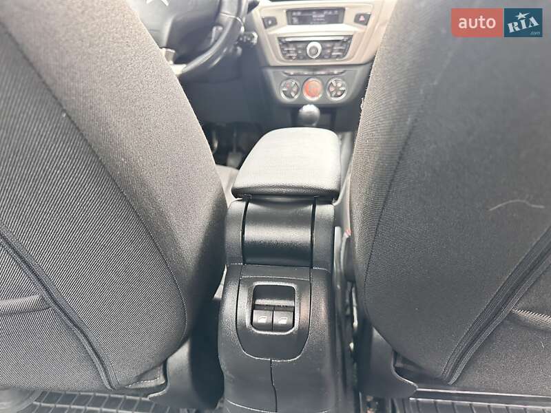 Седан Citroen C-Elysee 2017 в Киеве фото 18 Седан Citroen C-Elysee 2017 в Киеве