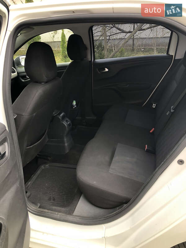 Седан Citroen C-Elysee 2013 в Львове