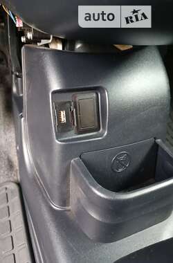 Хэтчбек Citroen C-Zero 2011 в 