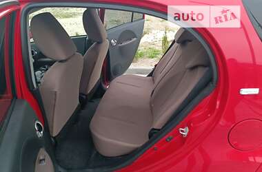 Хэтчбек Citroen C-Zero 2011 в 