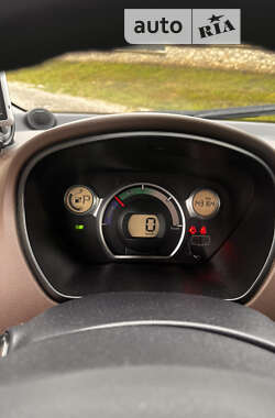 Хэтчбек Citroen C-Zero 2012 в 