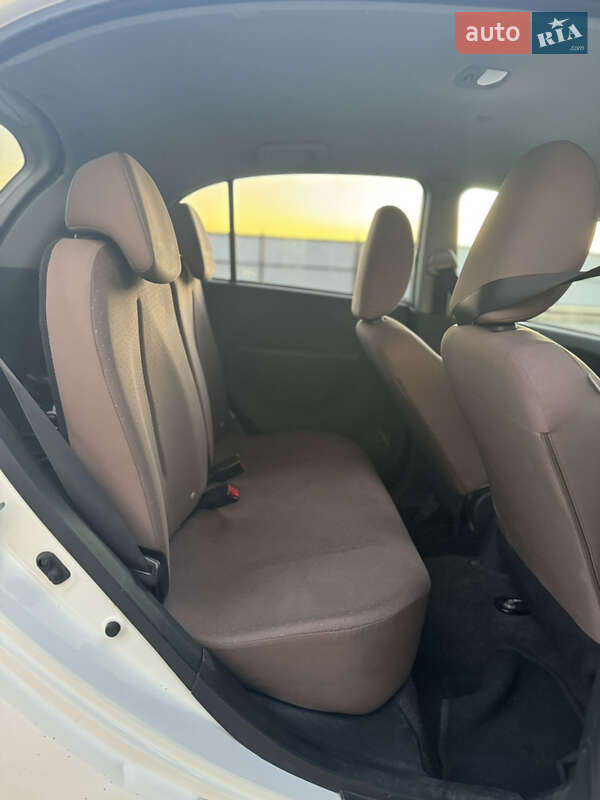 Хэтчбек Citroen C-Zero 2011 в Луцке фото 29 Хэтчбек Citroen C-Zero 2011 в Луцке