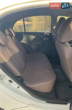 Хэтчбек Citroen C-Zero 2012 в 