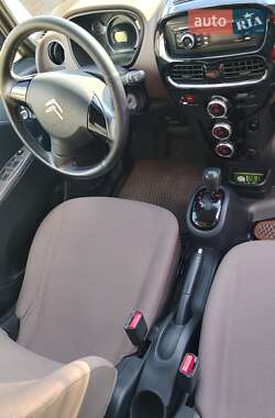 Хэтчбек Citroen C-Zero 2011 в 