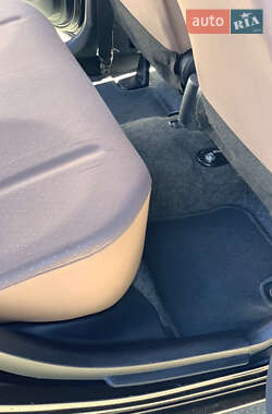 Хэтчбек Citroen C-Zero 2011 в 